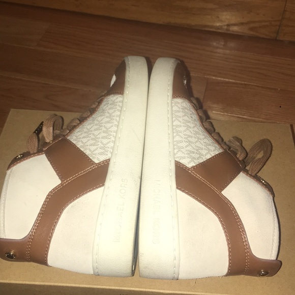 shoes - Picture 2 of 3